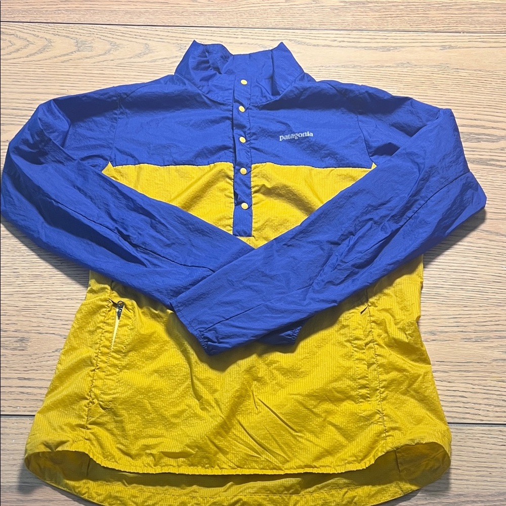 Patagonia women's Blue and Yellow Jacket